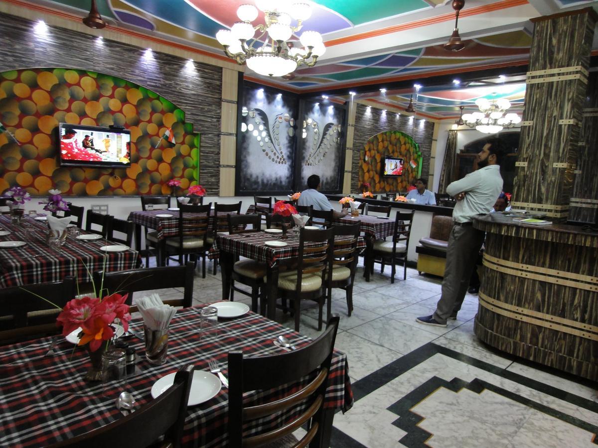 Hotel Taj Plaza, Vip Road, Agra Agra  Ngoại thất bức ảnh