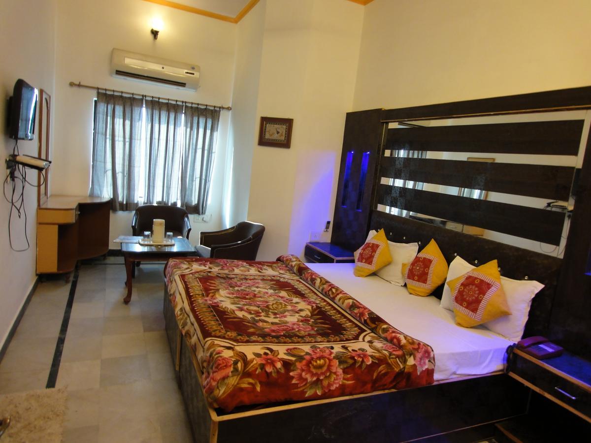 Hotel Taj Plaza, Vip Road, Agra Agra  Ngoại thất bức ảnh